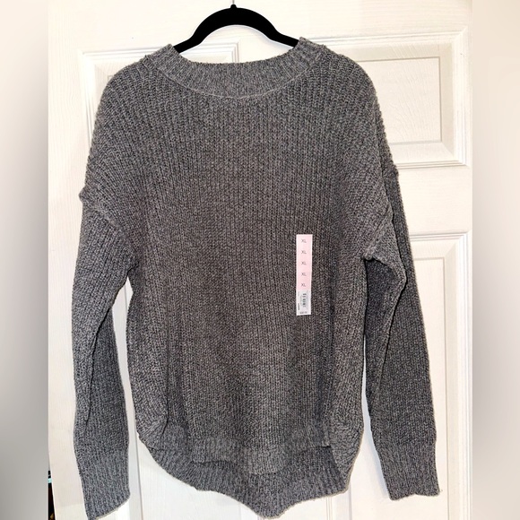 Women’s Sweater - Picture 1 of 4